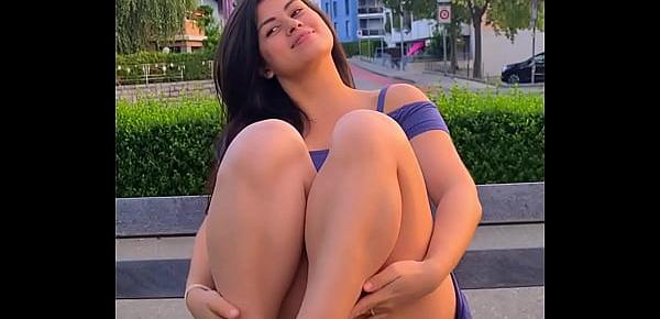  Novinha ficou nua no banco da praça Luana Kazaki